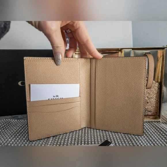 Coach Star Rose Gold Glitter Passport Cover and Luggage Tag NWT - Picture 3 of 7
